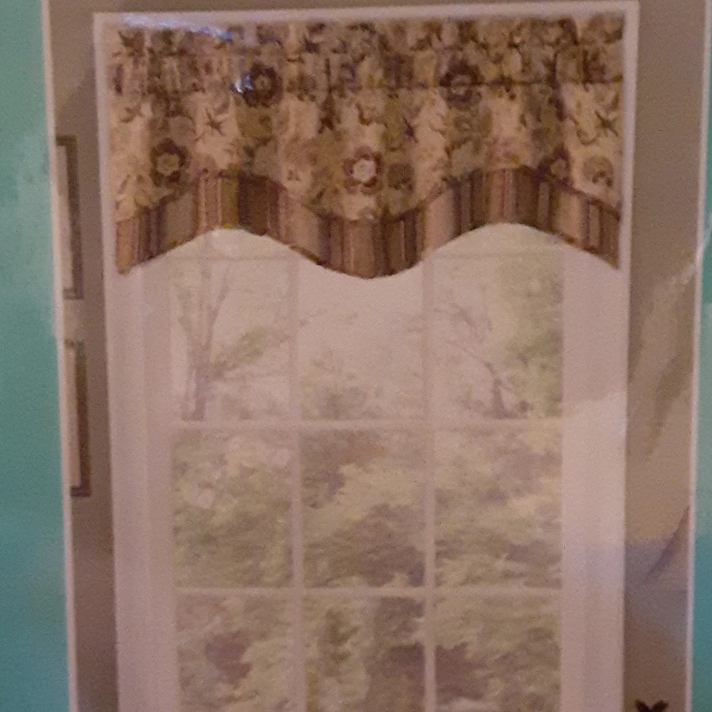 Traditions by Waverly Navarra Antique scallop valance gold red sage stripe NEW …